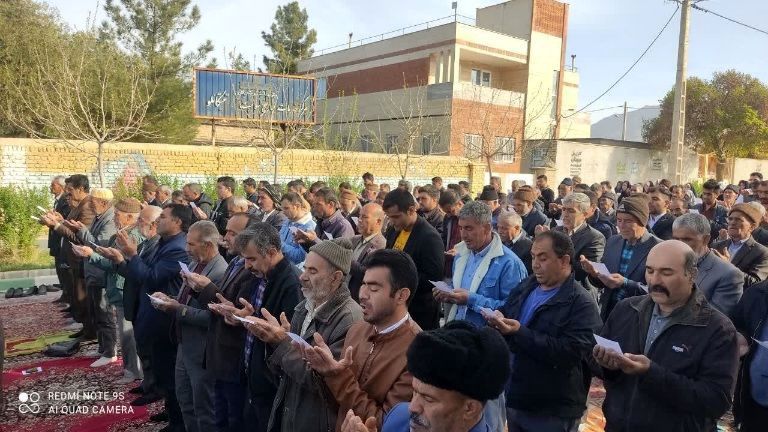 نماز عید فطر در مسجد صاحب الزمان روستای گزکوه