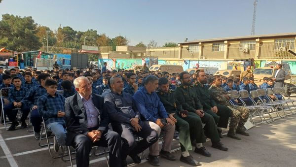 دفاع مقدس در قاب تاریخ میان دانش آموزان
