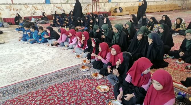 طنین اشک و ارادت دختران فاطمی در آستان مقدس امامزاده سید محمد دیباج