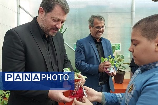 افتتاح گلخانه «باغ سلیمی» در دبستان شهید سلیمی جهرمی کهریزک 