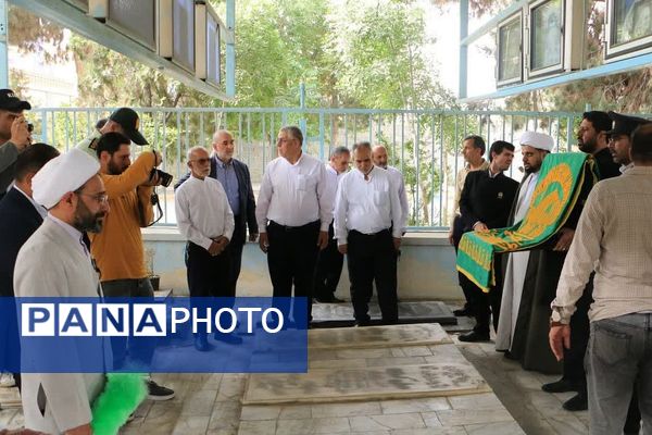 مراسم زیر سایه خورشید و غباروبی ضریح مطهر بی بی سکینه خاتون(س) در بخش صفادشت ملارد
