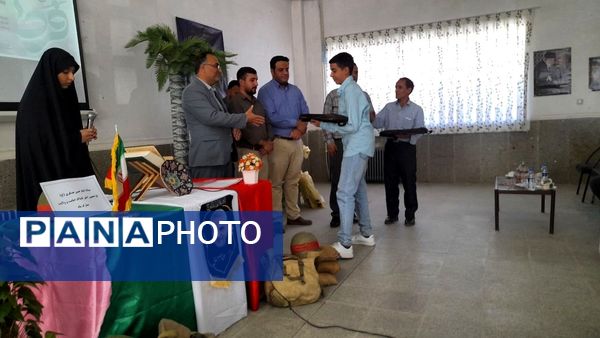 مراسم تجلیل از دانش‌آموزان برتر جشنواره فرهنگی هنری امید فردا در دبیرستان فاطمه الزهرا شهرستان اسدآباد 