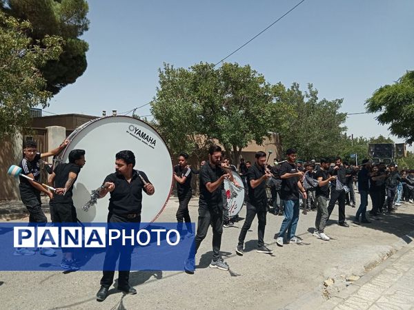 پیاده‌روی جاماندگان اربعین در شهر‌ رباطسنگ؛ دل‌هایی که از راه دور به کربلا رسیدند