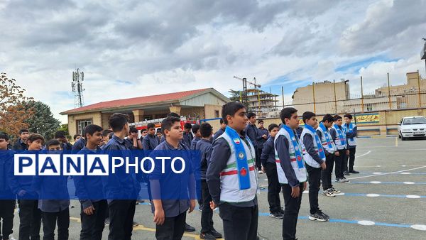 بیست‌وششمین مانور سراسری زلزله و ایمنی در دبیرستان شهید مطهری ناحیه یک کرج