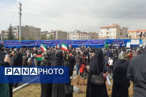 حضور دانش‌آموزان در راهپیمایی ۲۲ بهمن شهرستان پردیس 