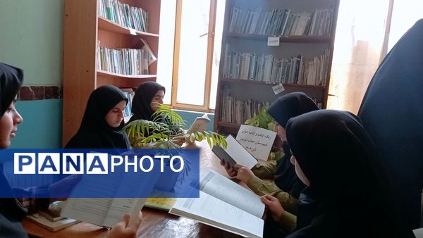 بازدید دانش‌آموزان هلیلانی از کتابخانه عمومی این شهرستان