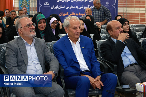 ارسال همزمان تجهیزات مدارس و هنرستان های استان تهران 