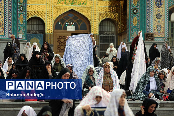 اقامه نماز عید سعید فطر- امامزاده پنج تن(ع) لویزان