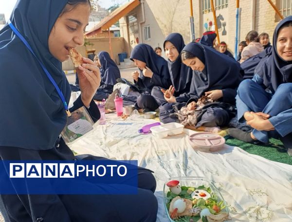 جشنواره صبحانه سالم در دبیرستان علی افشارنژاد ناحیه۶ مشهد