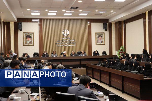 نشست هم‌اندیشی فرهنگیان تربت‌حیدریه با محوریت نهضت مدرسه‌سازی