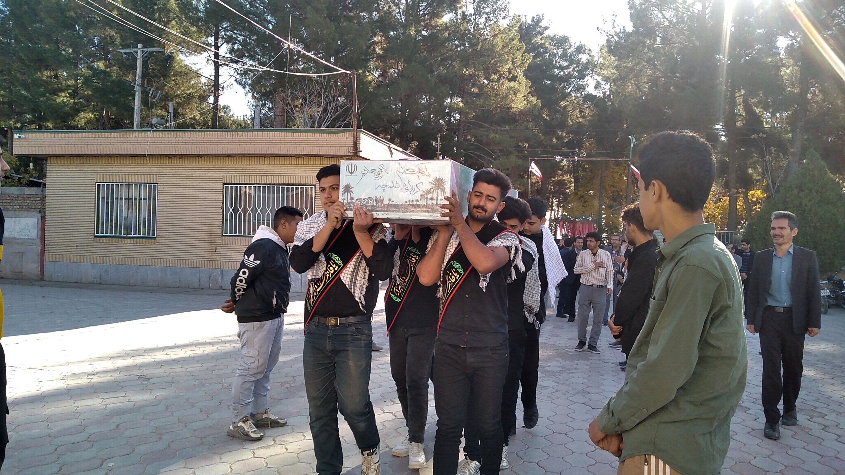 مراسم وداع با شهید گمنام در هنرستان کشاورزی شهید مطهری در شهرستان خلیل‌آباد