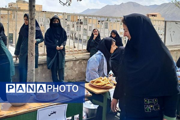 برگزاری بازارچه صنایع دستی و غذا در دبیرستان‌ حضرت‌ معصومه (س) شهرستان فیروزکوه