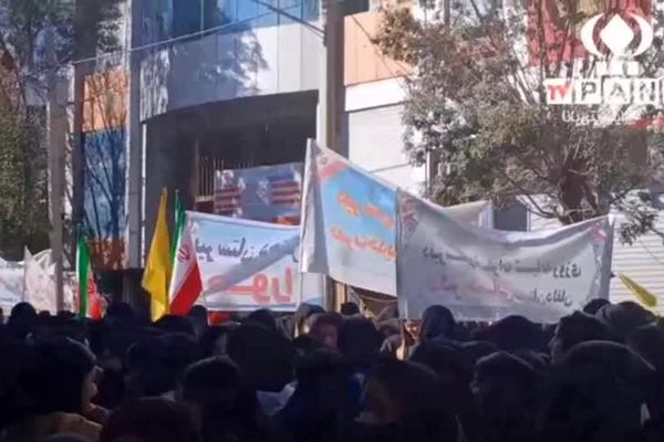 حضور پرشور مردم دلفان در راهپیمایی ۱۳ آبان؛ فریاد استکبارستیزی طنین‌انداز شد