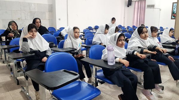 بزرگداشت هفته ملی سالمند در دبستان دخترانه سماء شیروان 