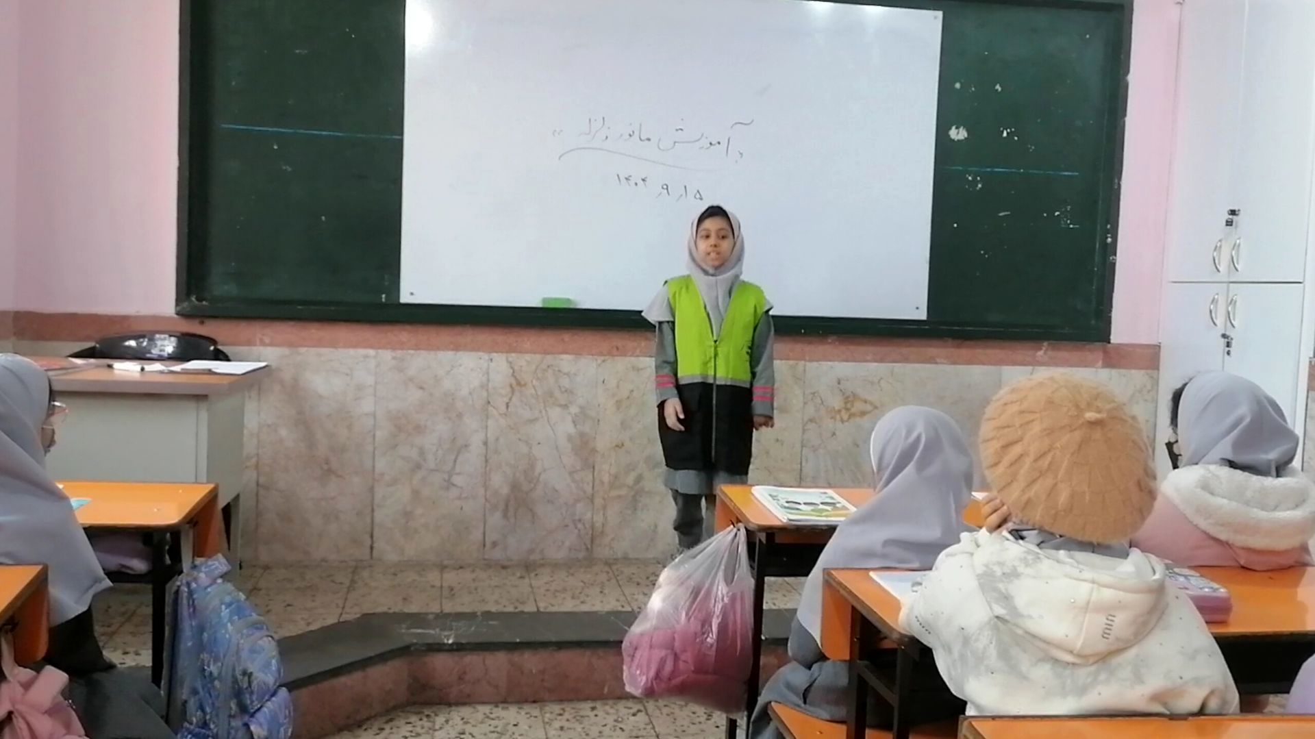 مانور زلزله به دانش آموزان در مقابله با بحران زلزله  کمک می کند