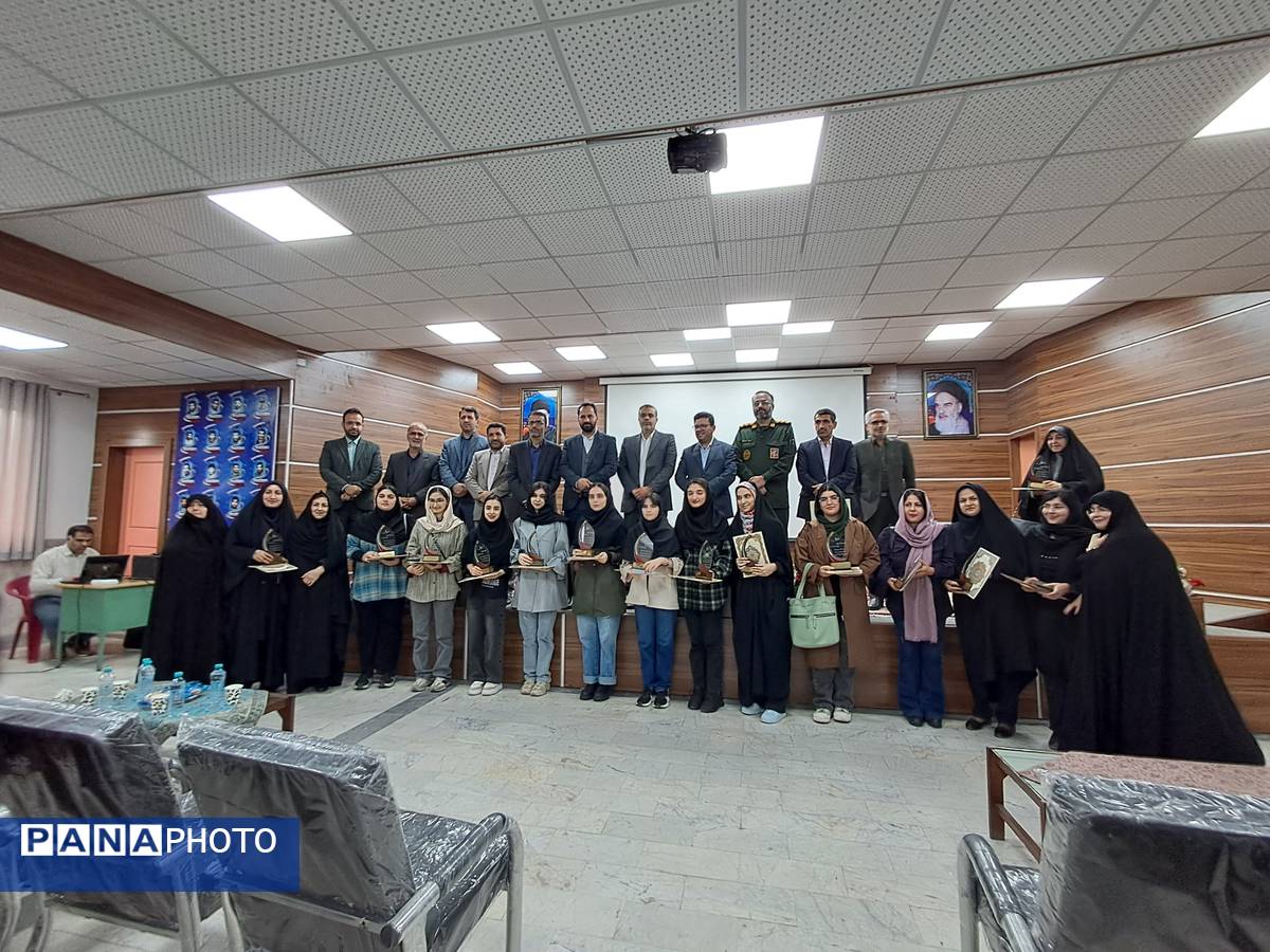 تجلیل از برترینهای کنکور در قائمشهر