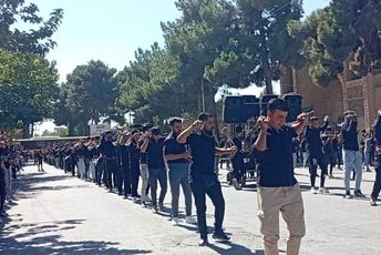 مراسم عزاداری و زنجیر زنی به مناسبت شهادت امام حسن عسکری«ع» 
