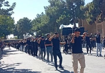 مراسم عزاداری و زنجیر زنی به مناسبت شهادت امام حسن عسکری«ع» 