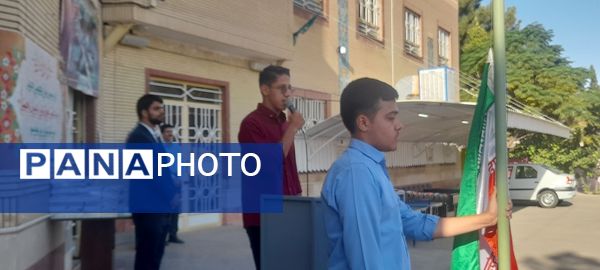 نواخته شدن زنگ اول مهرماه در دبیرستان نمونه آیت الله خامنه‌ای کاشمر 