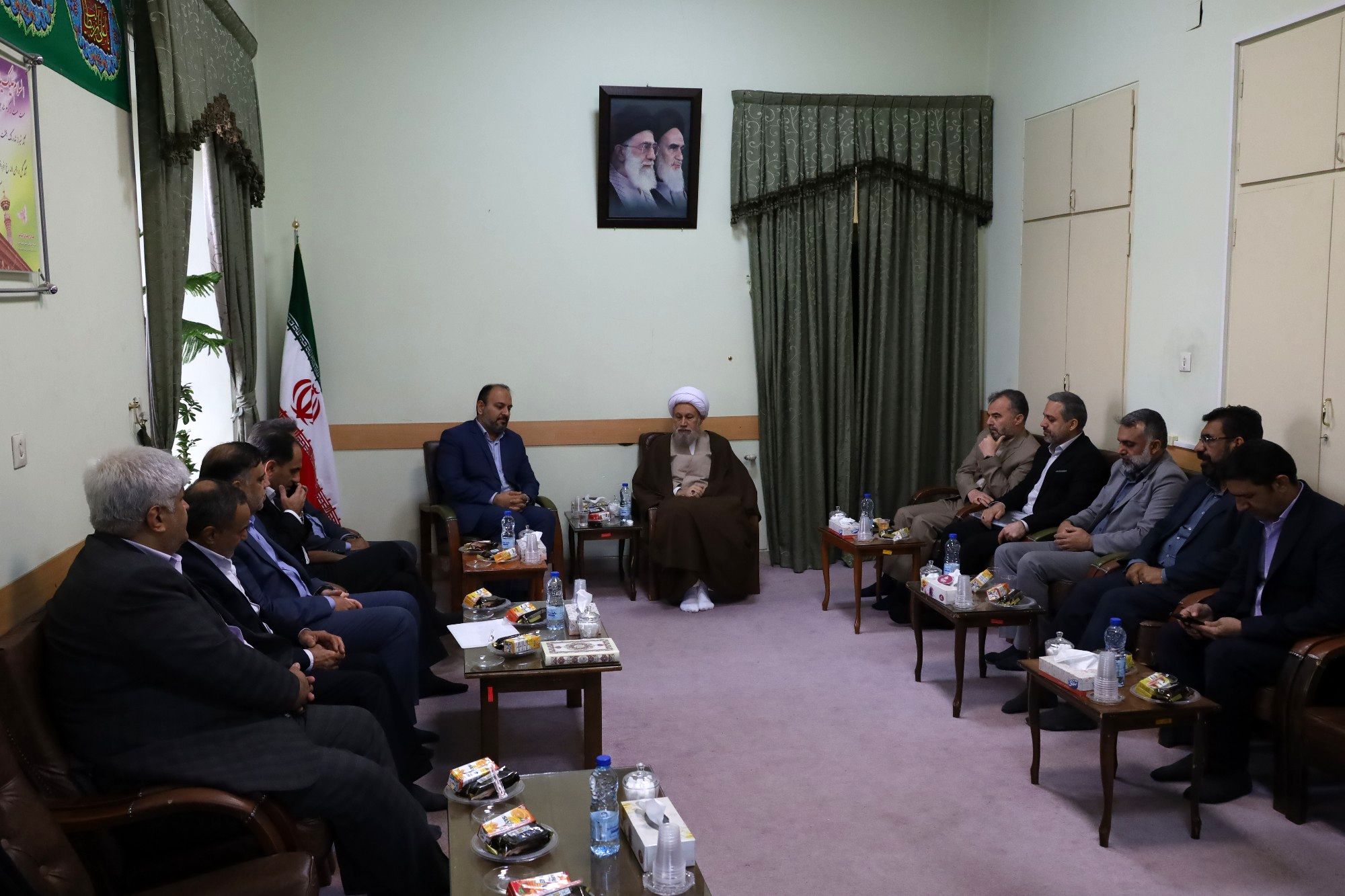 دیدار معاون پرورشی و فرهنگی وزارت آموزش و پرورش با نماینده ولی فقیه در استان فارس و امام جمعه شیراز