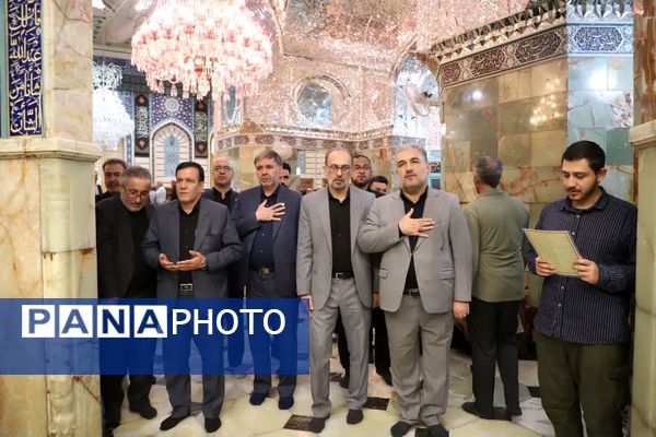 ادای احترام مسئولان قم به شهدا در هفته دولت