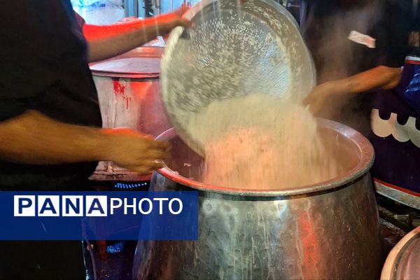 موکب‌های عزاداری در جای جای مشهد، جلوه‌ای از عشق و ماتم در شب سالروز شهادت امام رضا (ع)