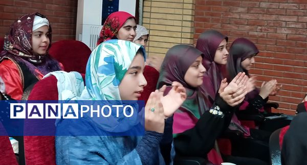 تقدیر از دانش‌آموزان فعال محمدشهری در زمینه‌های فرهنگی و هنری