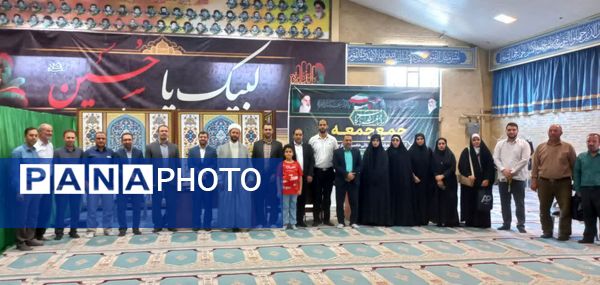 حضور دانش‌آموزان و فرهنگیان در نماز‌ جمعه صفادشت