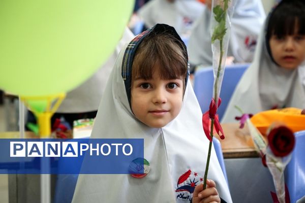 جشن شکوفه‌ها در مدرسه ندای اسلام اصفهان