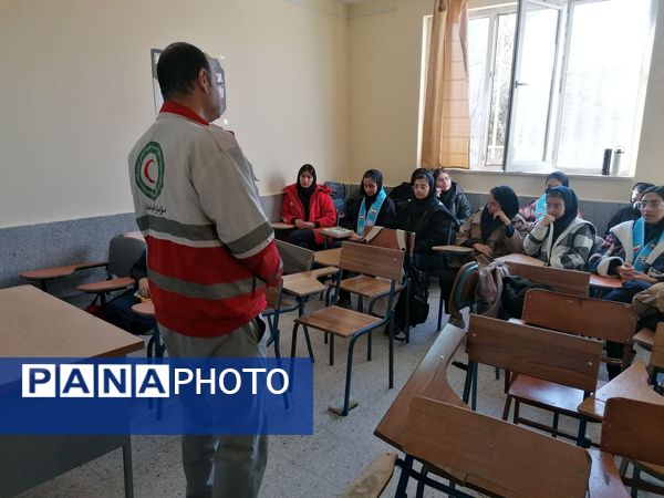 نواختن زنگ زلزله در دبیرستان کوشش شهرستان فاروج 