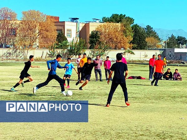 مسابقات فینال لیگ فوتبال درون مدرسه ای دبیرستان میثاق 