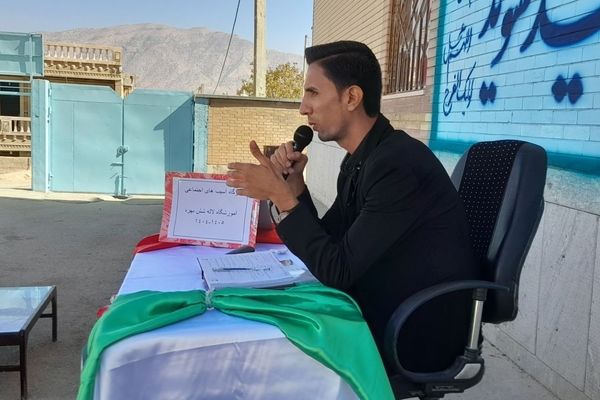 تعامل مثبت والدین و معلمان رمز موفقیت تحصیلی دانش‌آموزان است