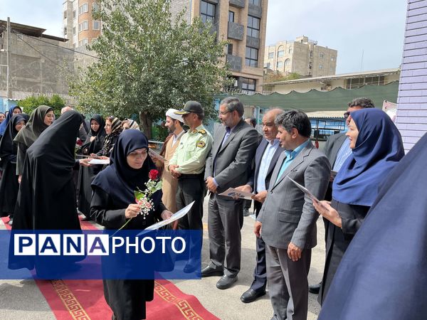 آیین نواختن زنگ مهر در آموزشگاه استثنایی ایثار ناحیه دو مشهد 