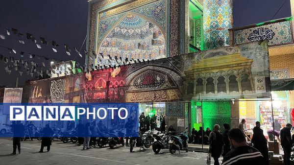 نوجوانان تهرانی هم‌نوا با اسرای کربلا به سوگ امام حسین (ع) نشستند