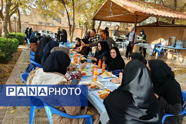 محفل صمیمی کارکنان اداری ناحیه ۴ شیراز به مناسبت روز زن
