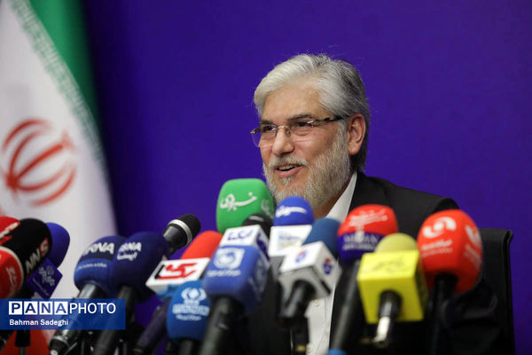 وزیر علوم: توسعه علمی شرط بقای ایران است