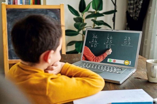 بزرگ‌ترین چالش‌ها، عدم دسترسی برابر به فناوری‌های آموزشی است.