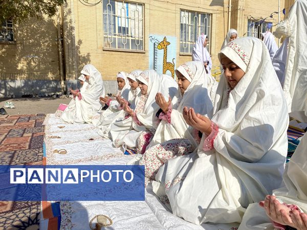 آسمان باخرز به امید رحمت؛ نماز باران با حضور دانش‌آموزان و مسئولان اقامه شد