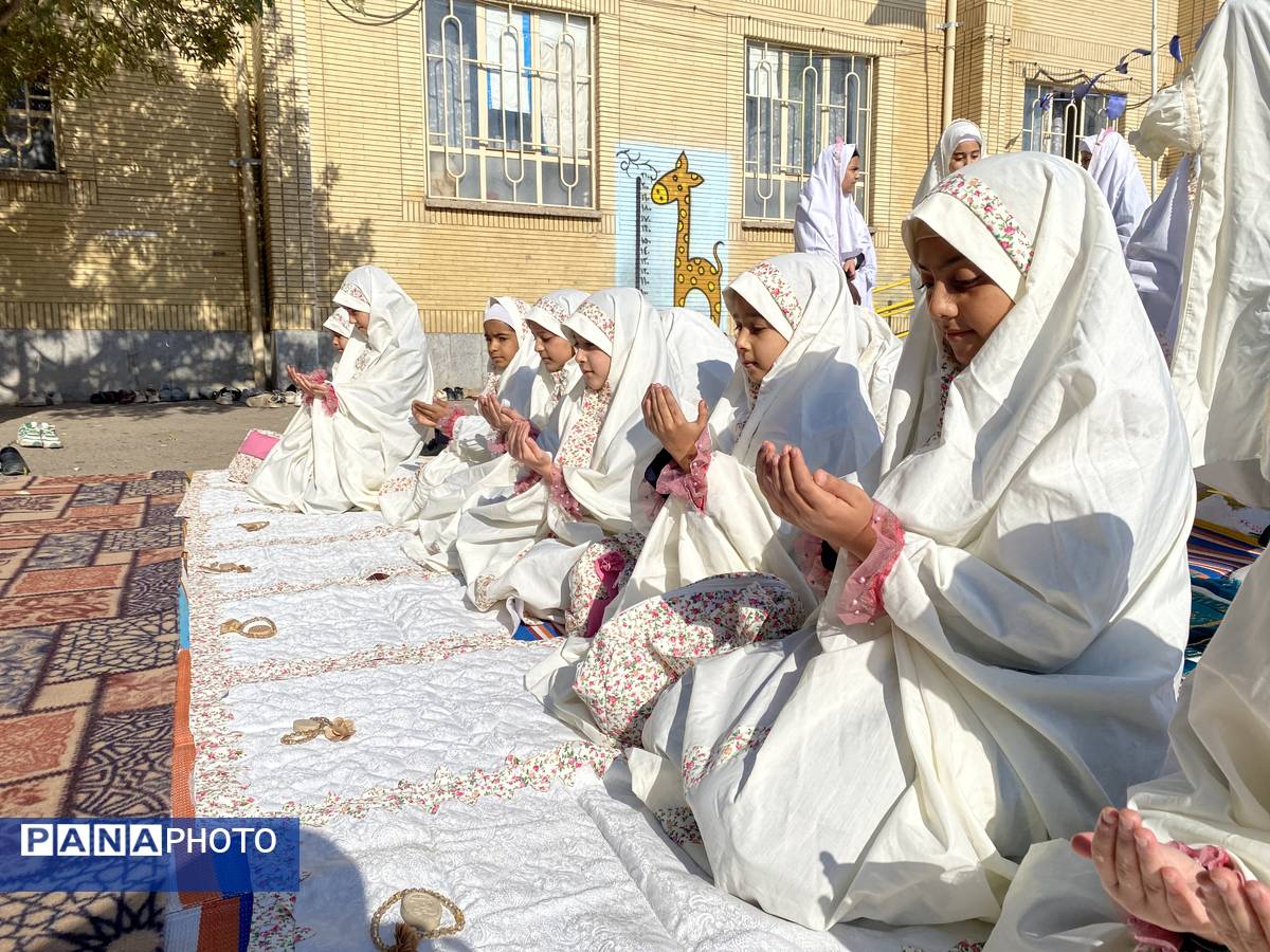 آسمان باخرز به امید رحمت؛ نماز باران با حضور دانش‌آموزان و مسئولان اقامه شد