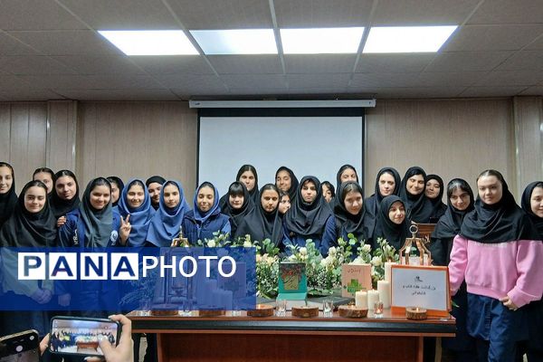 گردهمایی‌ دانش آموزی در هفته کتاب و کتابخوانی