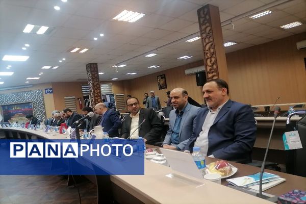 نشست مشترک اعضای کمیسیون آموزش و تحقیقات مجلس، مدیران آموزش و پررش استان خراسان رضوی و وزیر آموزش وپرورش در مشهد