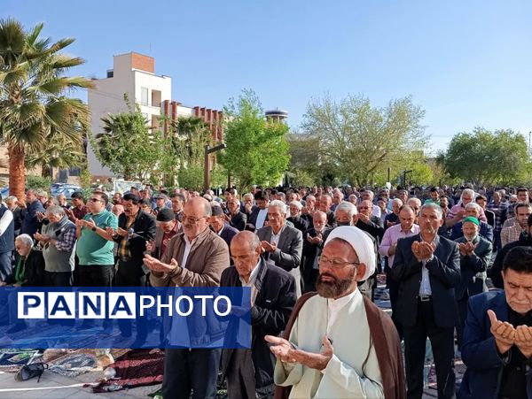 برپایی نماز عید سعید فطر در پارک شهدای کوچه بیوک