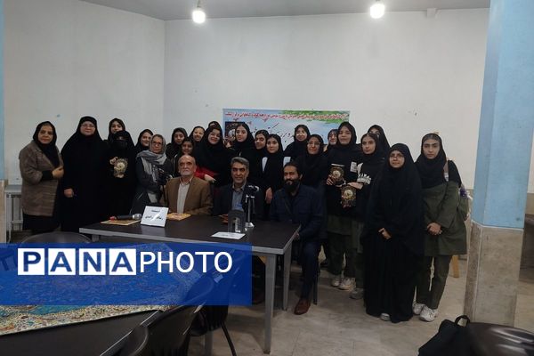  نشست نقد و بررسی کتاب در کتابخانه عمومی علامه امینی 