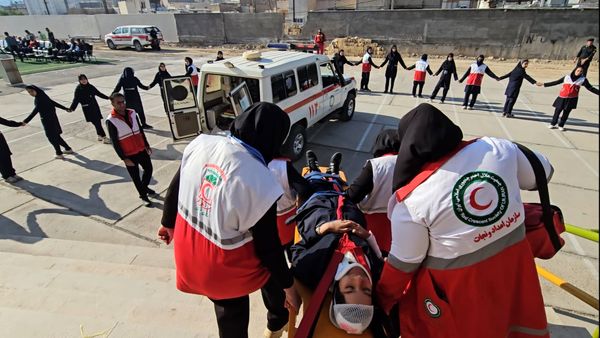 مانور سراسری زلزله در دبیرستان دخترانه نیایش گچساران 