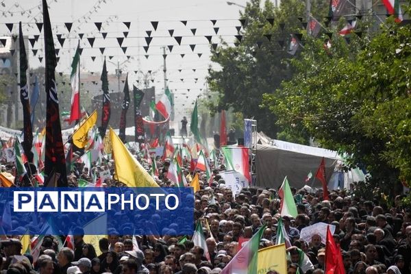 تشییع باشکوه پیکر شهدای اقتدار با حضور دانش‌آموزان رباط کریم در تهران