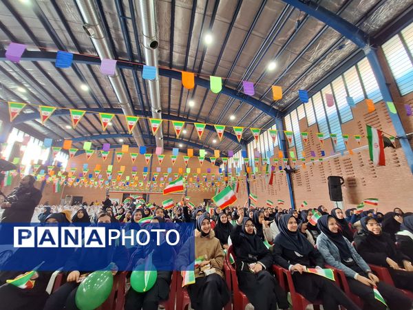 نواخته شدن زنگ انقلاب اسلامی توسط استاندار اصفهان