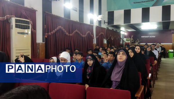 مراسم تجلیل از دانش‌آموزان منتخب طرح‌های حوزه ابتدایی در قائمشهر