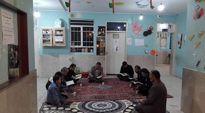 لحظه‌های ناب در کنار دوستان و دبیران برای افطاری