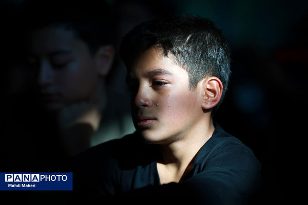 اعتکاف دانش‌آموزی در مسجد قمربنی هاشم (ع)