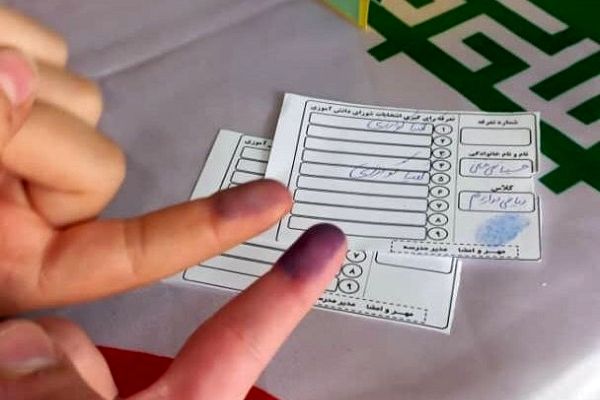 دانش‌آموزان با حضور در انتخابات شورای دانش‌آموزی،روحیه‌ مشارکت و همدلی را به نمایش گذاشتند